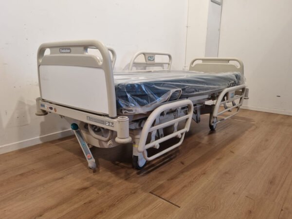 hill rom evolution type li156ex 3 section hospital bed with white head and footboards. these hospital beds are in excellent condition and come with a good quality medical mattress. this electric hospital bed has the following options: electric high low electric backrest electric footrest (fowler) manual trendelenburg / reverse trendelenburg manual cpr central brake system 4 adjustable side bars possibility for a patient holder and/or infuse stand possibility for a mattress extension specification description length 218 cm width 94 cm height 79 cm minimum height 45 cm weight 167 kg mattress size 85 x 195 cm electric/hydraulic electric section 3 section central brake system yes nursing box yes mains: 220 / 50 availability in stock
