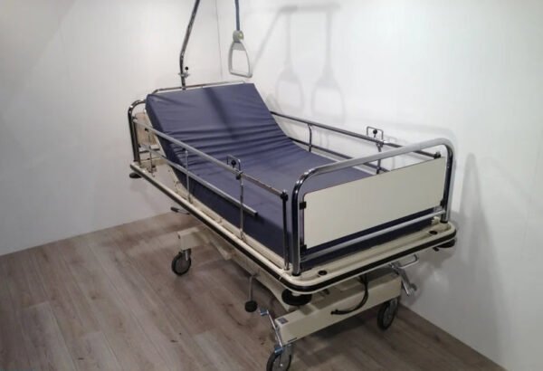 oostwoud opticare nova hydraulic hospital bed #10 for children.
