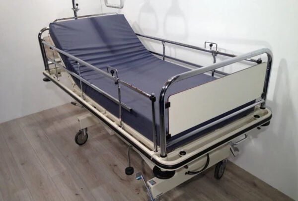 oostwoud opticare nova hydraulic hospital bed #10 for children.