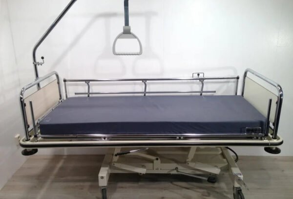 oostwoud opticare nova hydraulic hospital bed #10 for children.