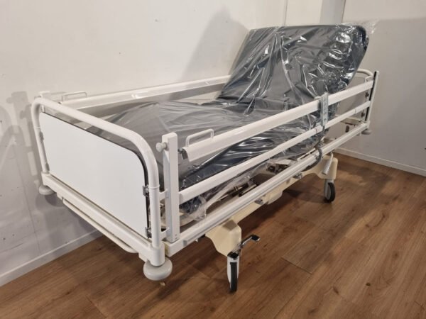 stiegelmeyer vivendo (146352) 3 section electric hospital bed #27a