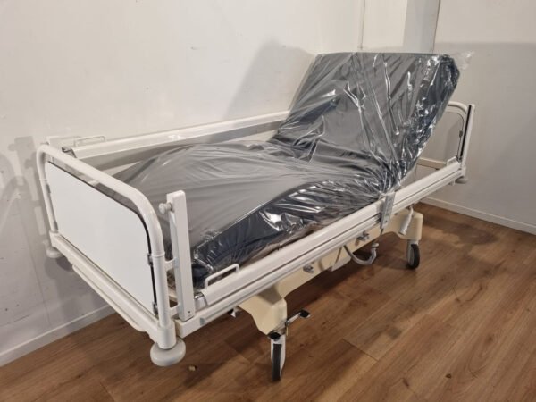 stiegelmeyer vivendo (146352) 3 section electric hospital bed #27a