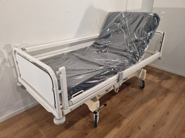 stiegelmeyer vivendo (146352) 3 section electric hospital bed #27a