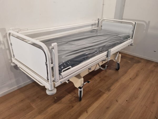 stiegelmeyer vivendo (146352) 3 section electric hospital bed #27a