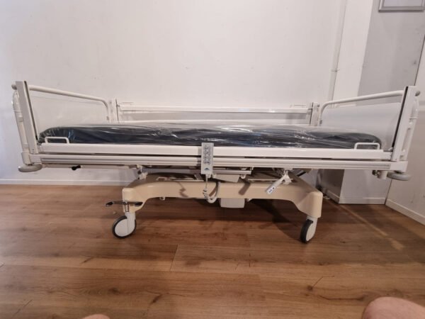 stiegelmeyer vivendo (146352) 3 section electric hospital bed #27a