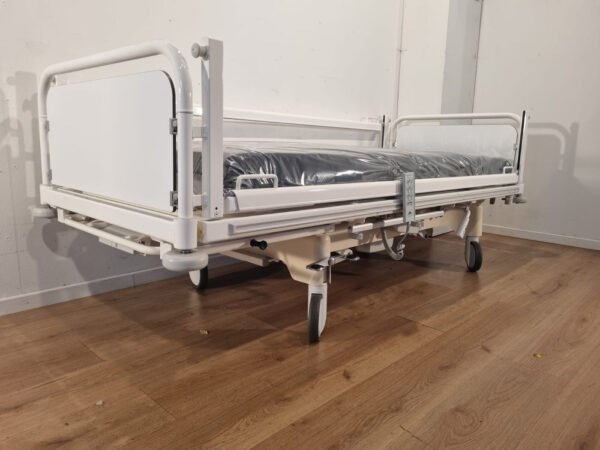 stiegelmeyer vivendo (146352) 3 section electric hospital bed #27a