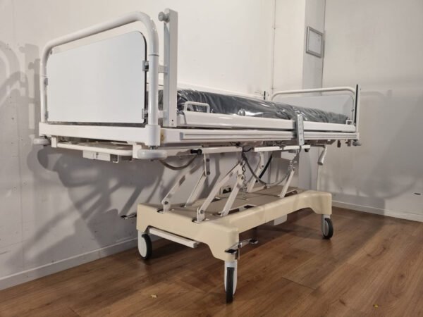 stiegelmeyer vivendo (146352) 3 section electric hospital bed #27a