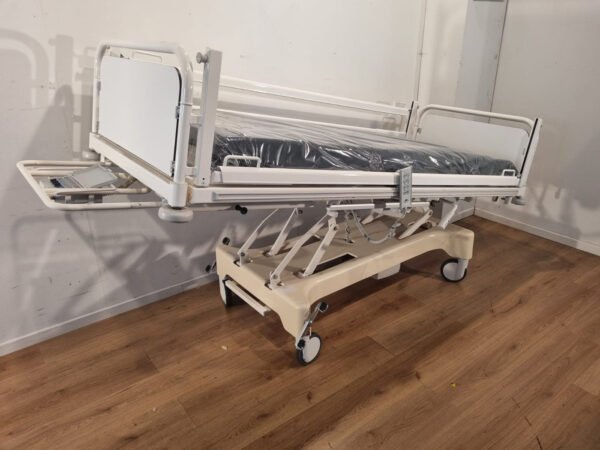 stiegelmeyer vivendo (146352) 3 section electric hospital bed #27a