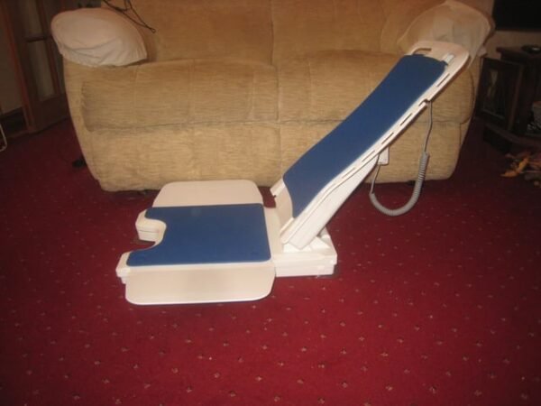 unused drive bellavita bath lift. hand control and battery charger. side flap guides
