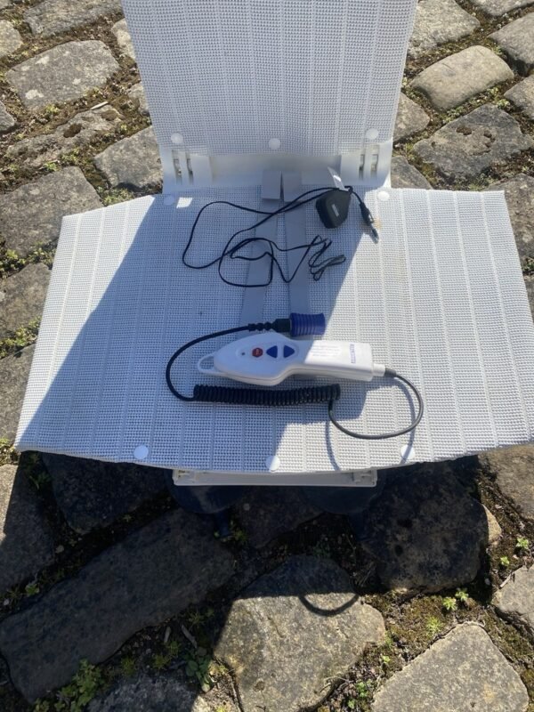 aquatec orca bath lift with operating instructions