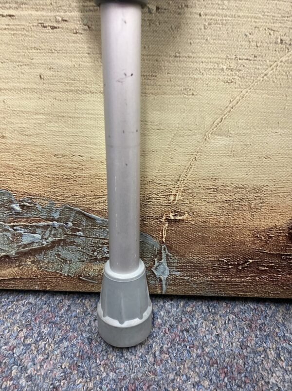 mckesson youth crutches aluminum frame push button underarm up to 300lbs 4" 4'6"