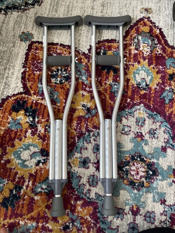 cardinal health aluminum pediatric xs underarm crutches 4' to 4' 6" user ht.