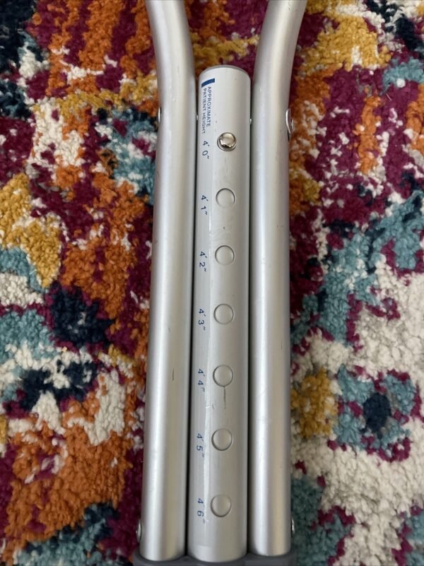 cardinal health aluminum pediatric xs underarm crutches 4' to 4' 6" user ht.