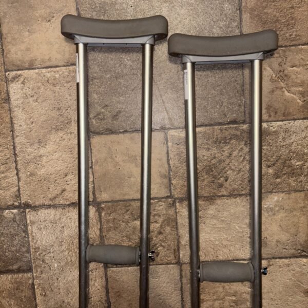 gray crutches for walking height from 5”2 5”10 weight up to 300lbs used few times great condition
