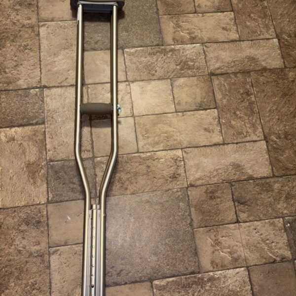 gray crutches for walking height from 5”2 5”10 weight up to 300lbs used few times great condition