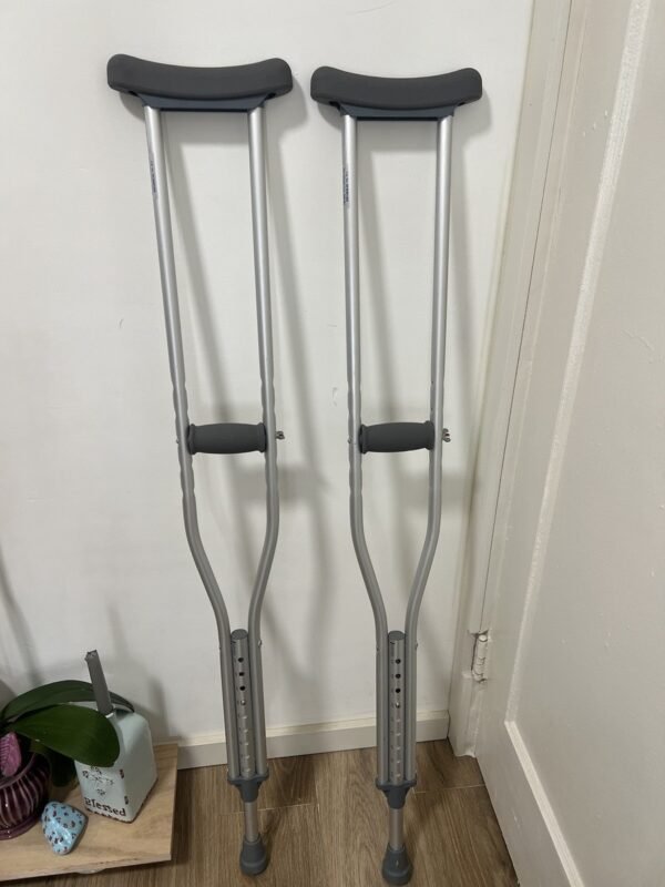 gray crutches for walking height from 5”2 5”10 weight up to 300lbs used few times great condition