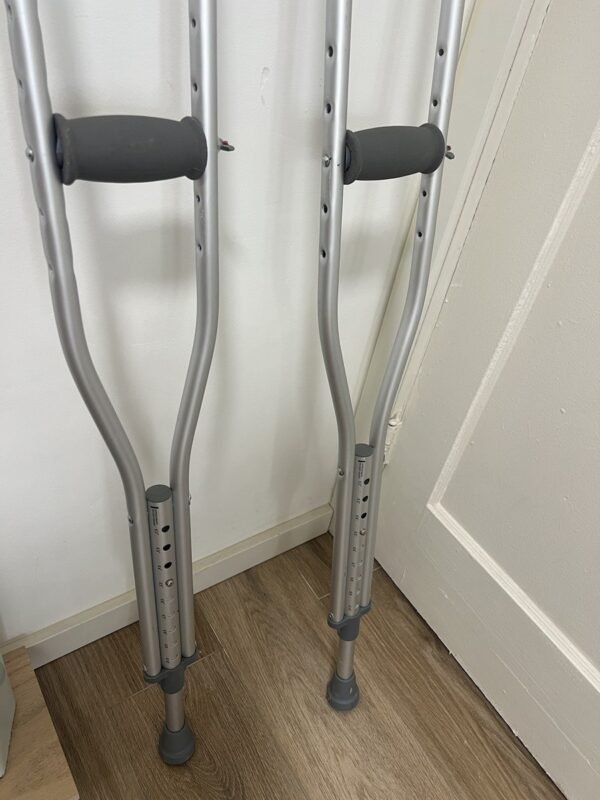 gray crutches for walking height from 5”2 5”10 weight up to 300lbs used few times great condition