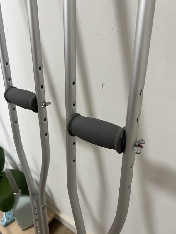gray crutches for walking height from 5”2 5”10 weight up to 300lbs used few times great condition