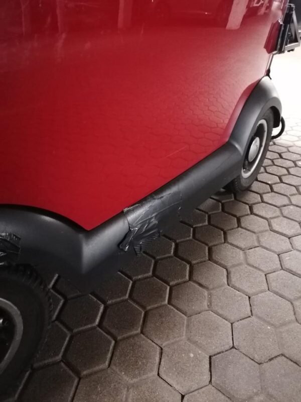 the shoprider flagship enclosed mobility scooter, model 889 xlsn