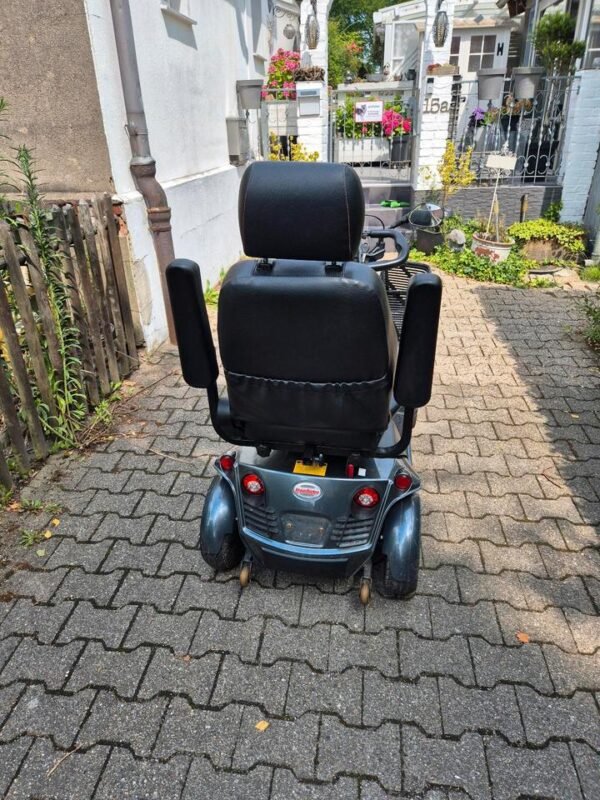 the fr1. the luxury scooter